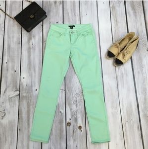๐ฅ๐ฅ๐ฅMint leaf colored Jeans/ Capris! ๐